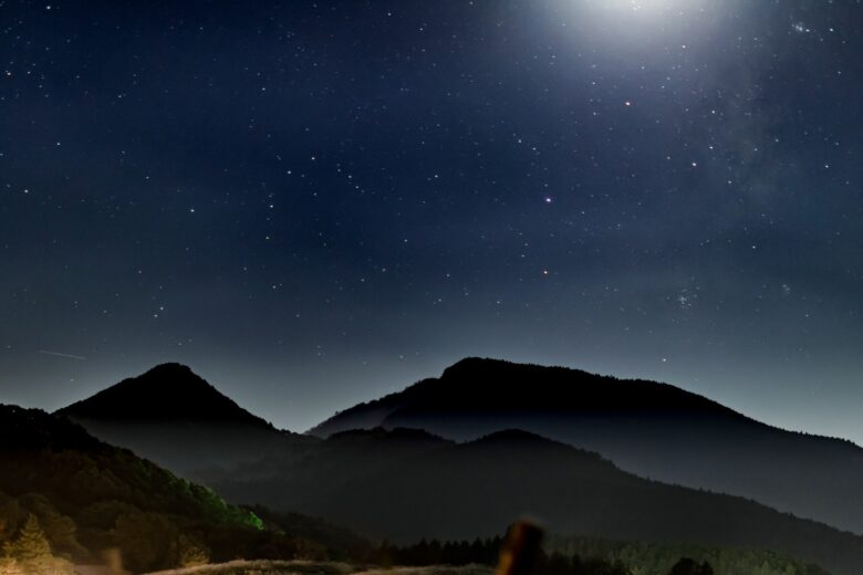 夜の山